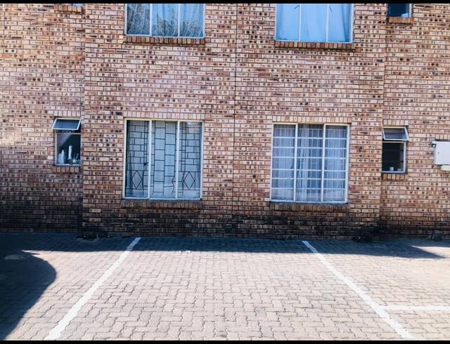 2 BEDROOM APARTMENT FOR SALE IN RUSTENBURG CENTRAL
